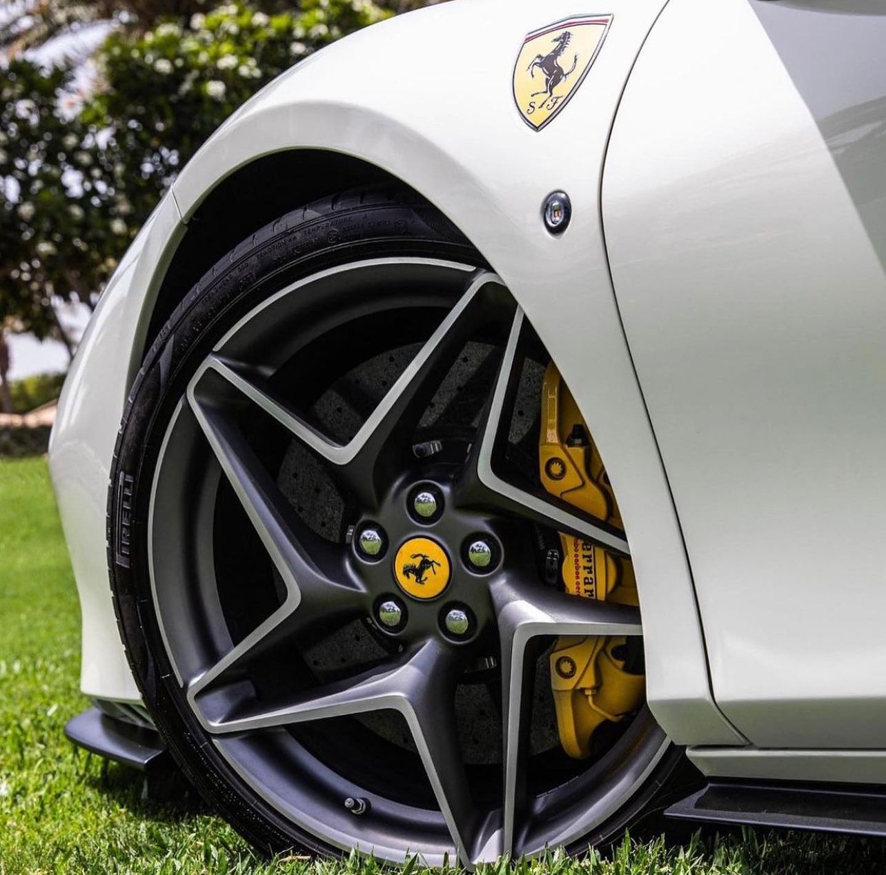 Wheels of White Ferrari F8 Tributo 