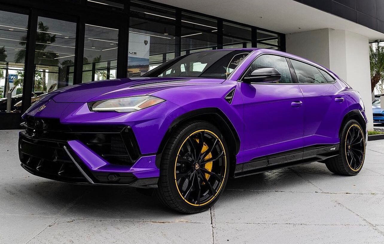 Lamborghini Urus S - A Ferocious Symphony of Power!